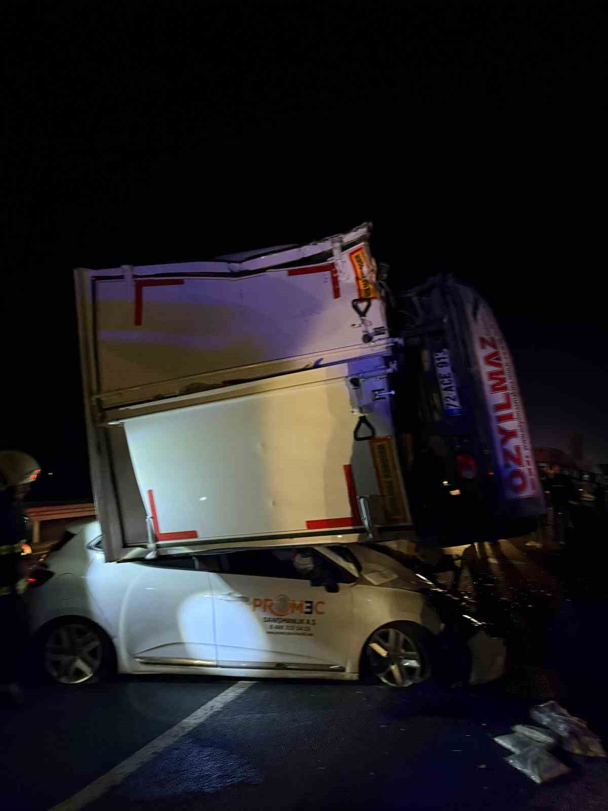 Diyarbakır’ın Bismil ilçesinde meydana gelen zincirleme trafik kazasında ölü ve yaralıların olduğu bildirildi. Olay yerine polis, jandarma, itfaiye ve sağlık ekipleri sevk edildi. 8 diyarbakirin bismil ilcesinde meydana gelen zincirleme trafik kazasinda olu ve yaralilarin oldugu bildirildi olay CbK11lBQ
