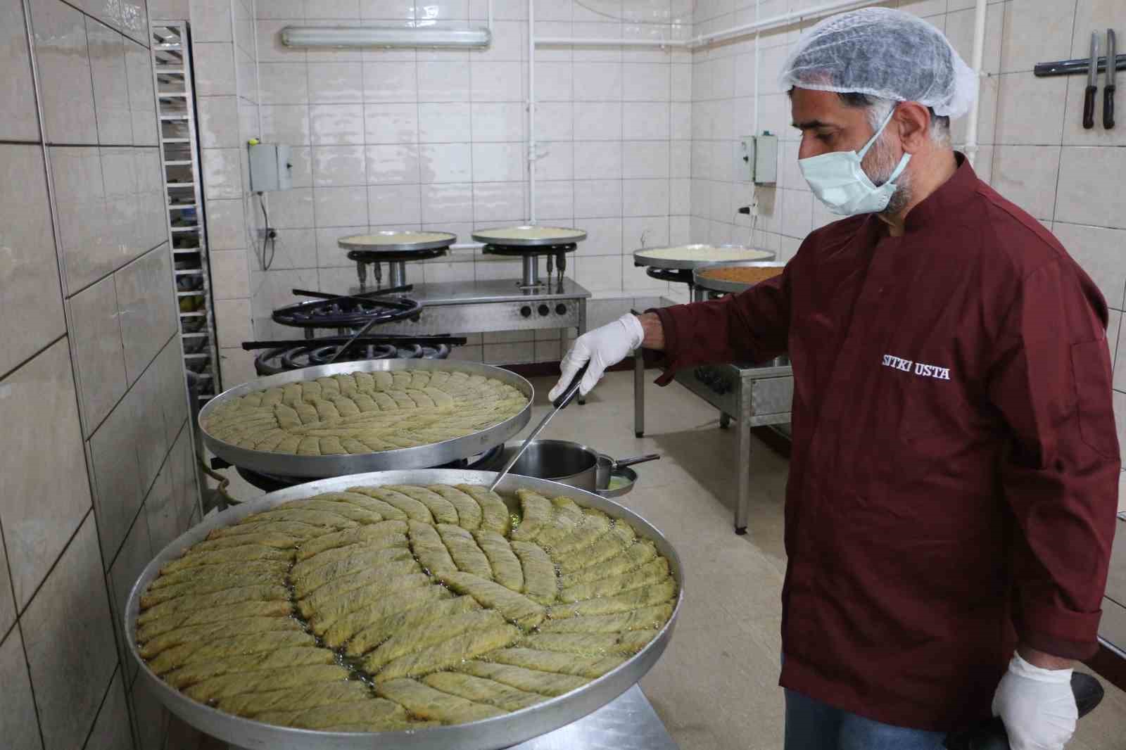 diyarbakirin en unlu tatlicisi bir yil da 40 tona yakin tatli satti 5 jp6USlRd