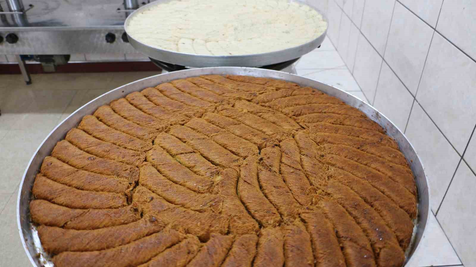 diyarbakirin en unlu tatlicisi bir yil da 40 tona yakin tatli satti 7 4h6GTQtm