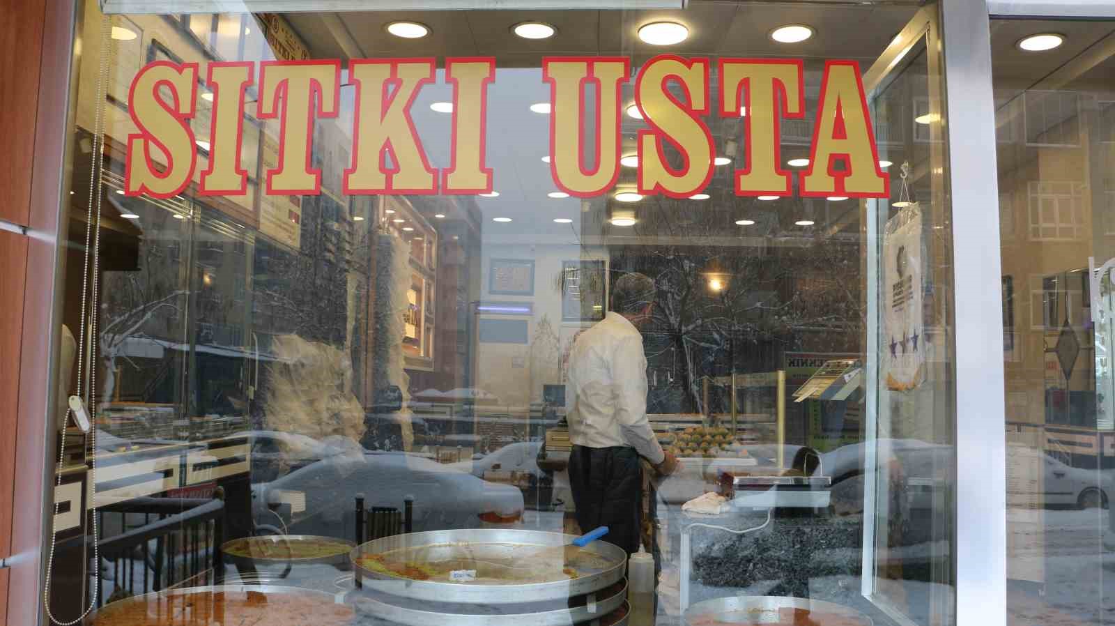diyarbakirin en unlu tatlicisi bir yil da 40 tona yakin tatli satti 9 Ez41bjPY