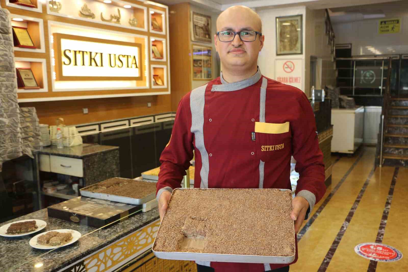 Diyarbakır’ın kavurucu sıcağında serinleten lezzet: Soğuk baklava, yaz aylarında vatandaşların vazgeçilmezi oldu 4 diyarbakirin kavurucu sicaginda serinleten lezzet soguk baklava yaz aylarinda vatandaslarin vazgecilmezi oldu 0 KJcMtYck