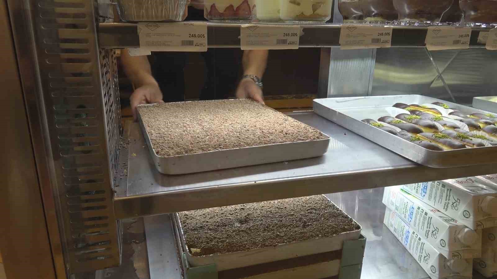 Diyarbakır’ın kavurucu sıcağında serinleten lezzet: Soğuk baklava, yaz aylarında vatandaşların vazgeçilmezi oldu 5 diyarbakirin kavurucu sicaginda serinleten lezzet soguk baklava yaz aylarinda vatandaslarin vazgecilmezi oldu 1 VHcvztqh