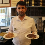 diyarbakirin-kavurucu-sicaginda-serinleten-lezzet-soguk-baklava-yaz-aylarinda-vatandaslarin-vazgecilmezi-oldu-1lRFzTqI.jpg