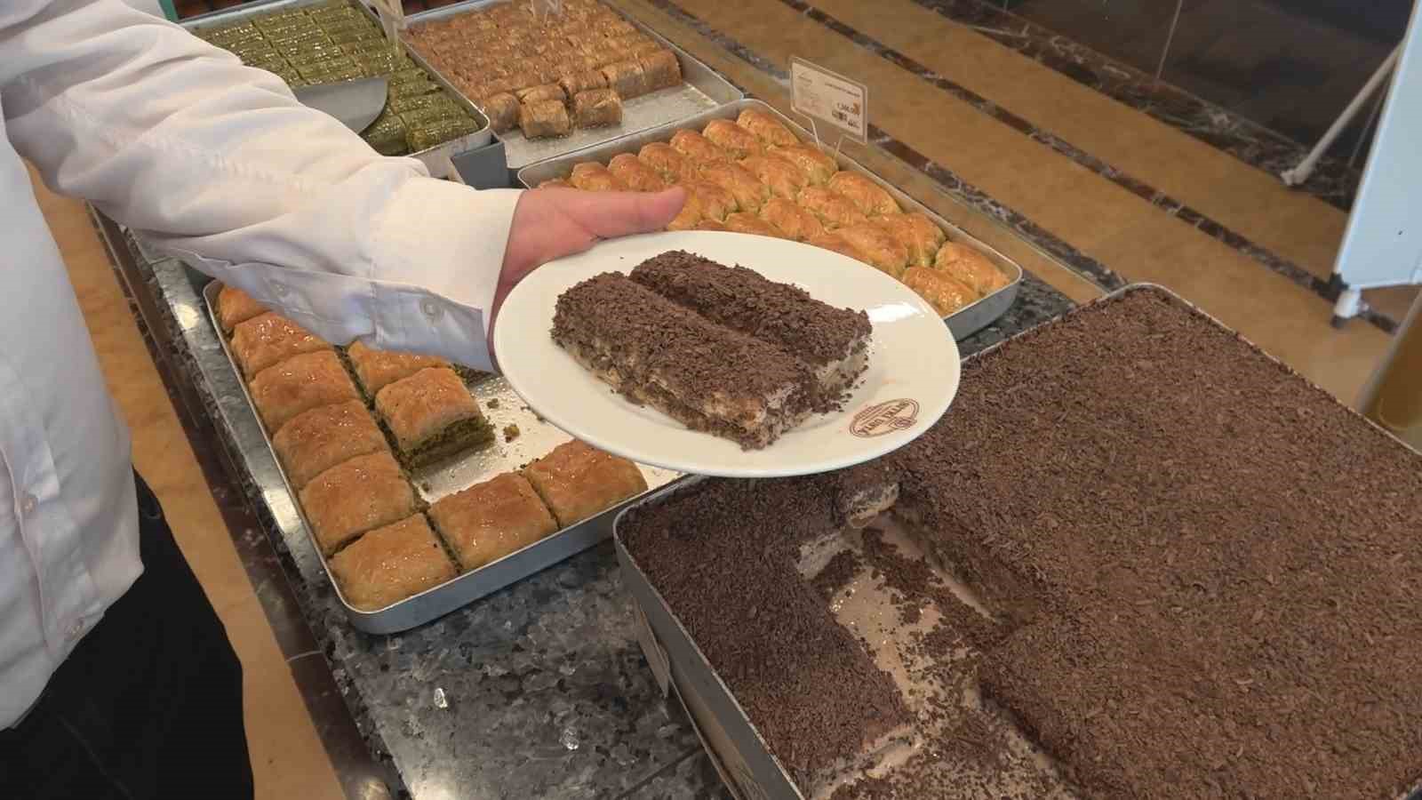 Diyarbakır’ın kavurucu sıcağında serinleten lezzet: Soğuk baklava, yaz aylarında vatandaşların vazgeçilmezi oldu 6 diyarbakirin kavurucu sicaginda serinleten lezzet soguk baklava yaz aylarinda vatandaslarin vazgecilmezi oldu 2 2VIccjEY