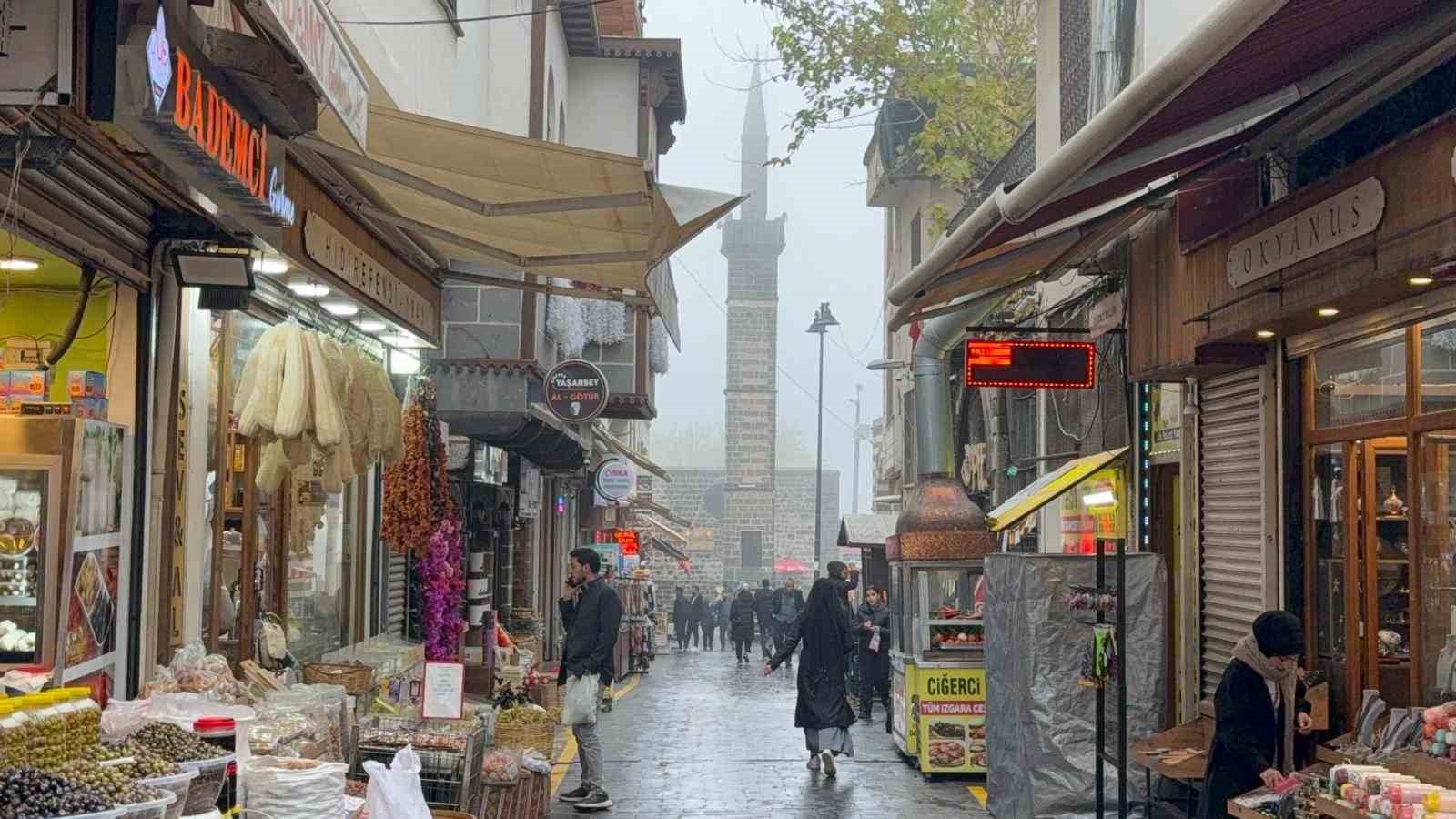 Diyarbakır’ın tarihi mekanlarını sis kapladı, ortaya kartpostallık görüntüler çıktı 4 diyarbakirin tarihi mekanlarini sis kapladi ortaya kartpostallik goruntuler cikti 0 ReemWdar
