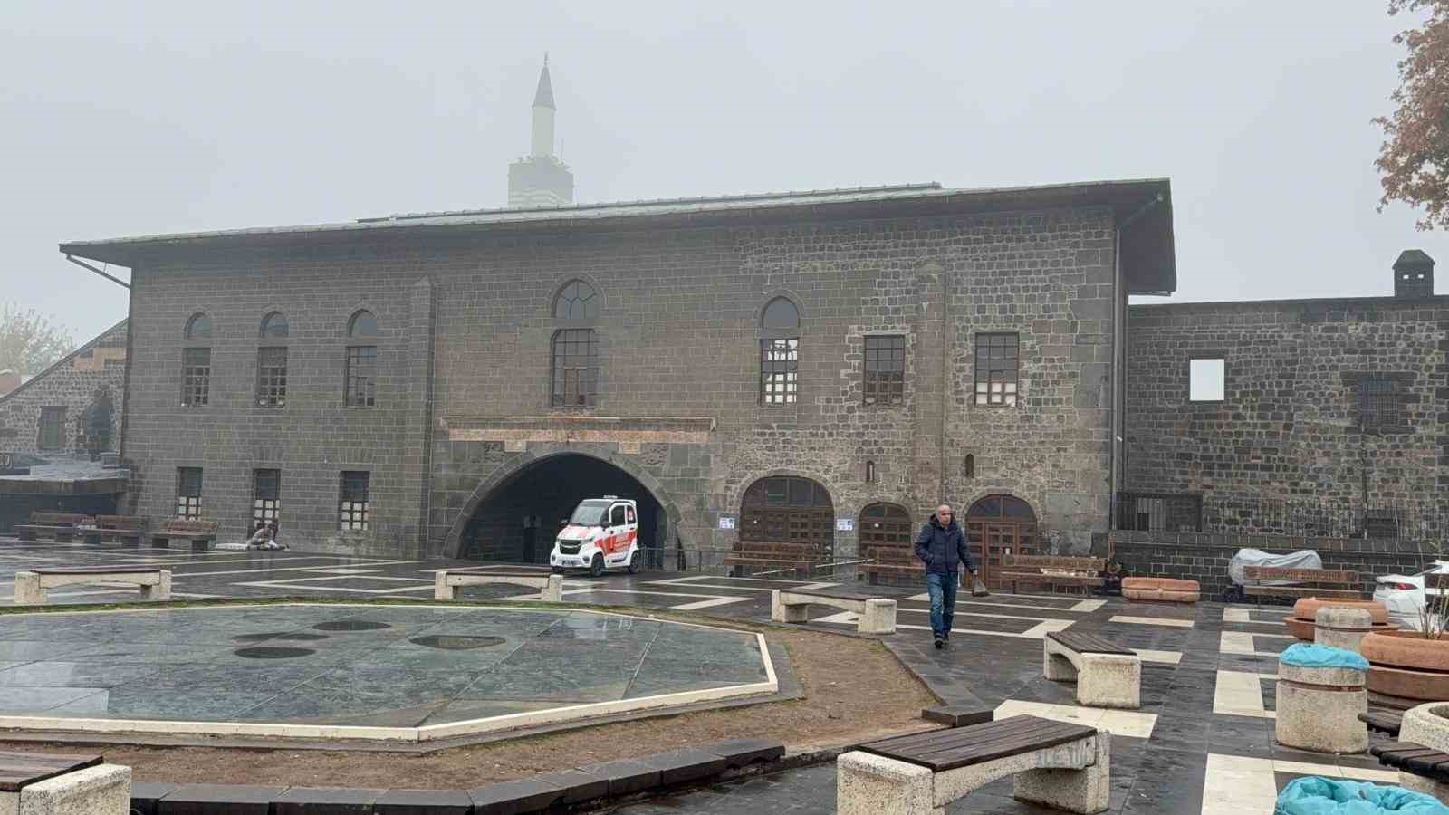 Diyarbakır’ın tarihi mekanlarını sis kapladı, ortaya kartpostallık görüntüler çıktı 8 diyarbakirin tarihi mekanlarini sis kapladi ortaya kartpostallik goruntuler cikti 4 51jKjvha