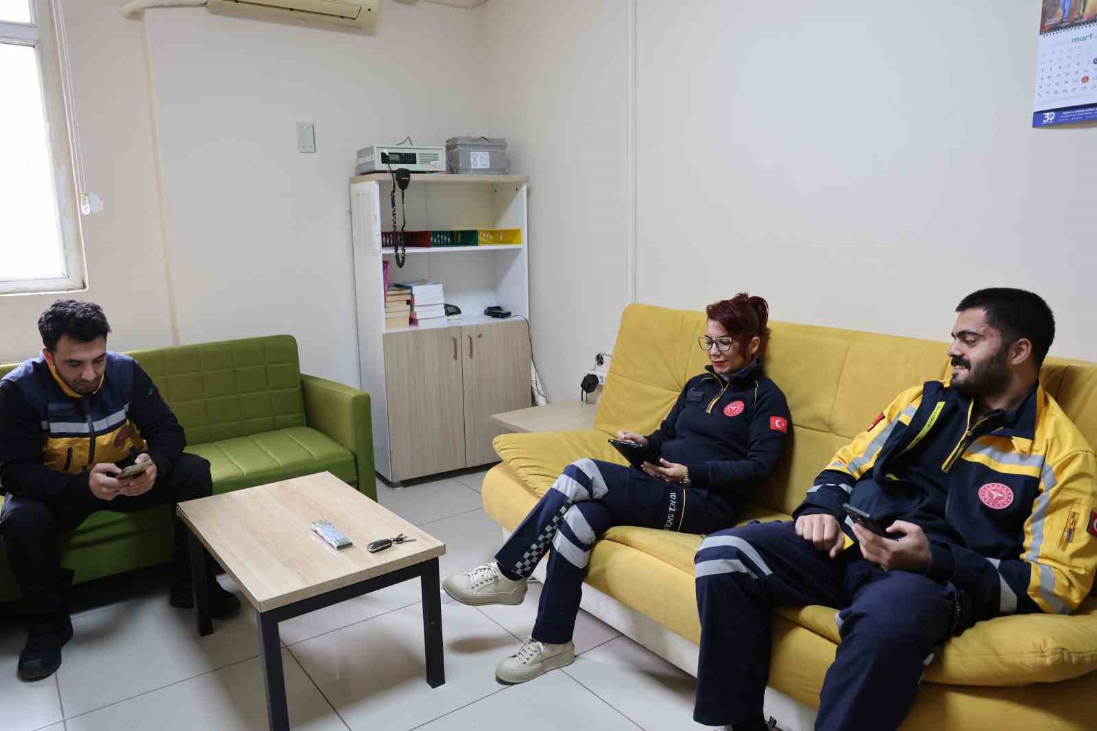 diyarbakirin tek kadin ambulans soforu 5 yildir hayat kurtarmak icin zamanla yarisiyor 4 vn4fchwu