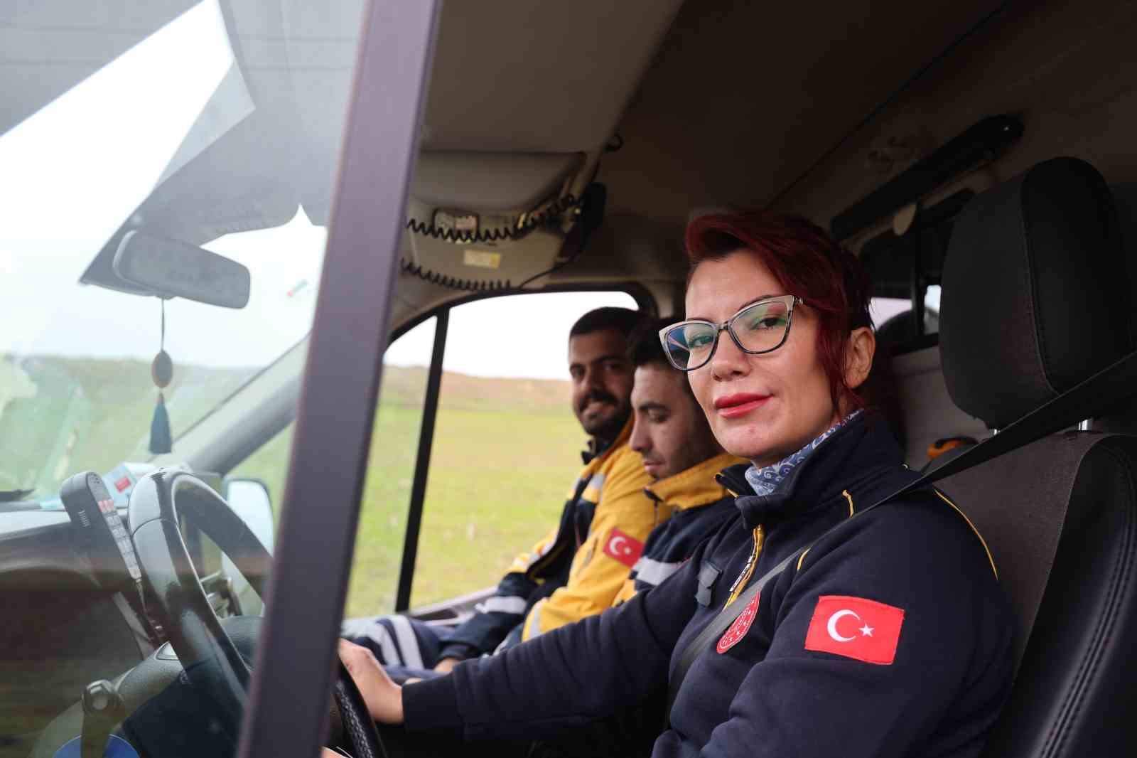diyarbakirin tek kadin ambulans soforu 5 yildir hayat kurtarmak icin zamanla yarisiyor 6