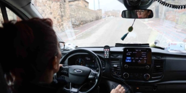 diyarbakirin-tek-kadin-ambulans-soforu-5-yildir-hayat-kurtarmak-icin-zamanla-yarisiyor-YQCMEt2Y.jpg