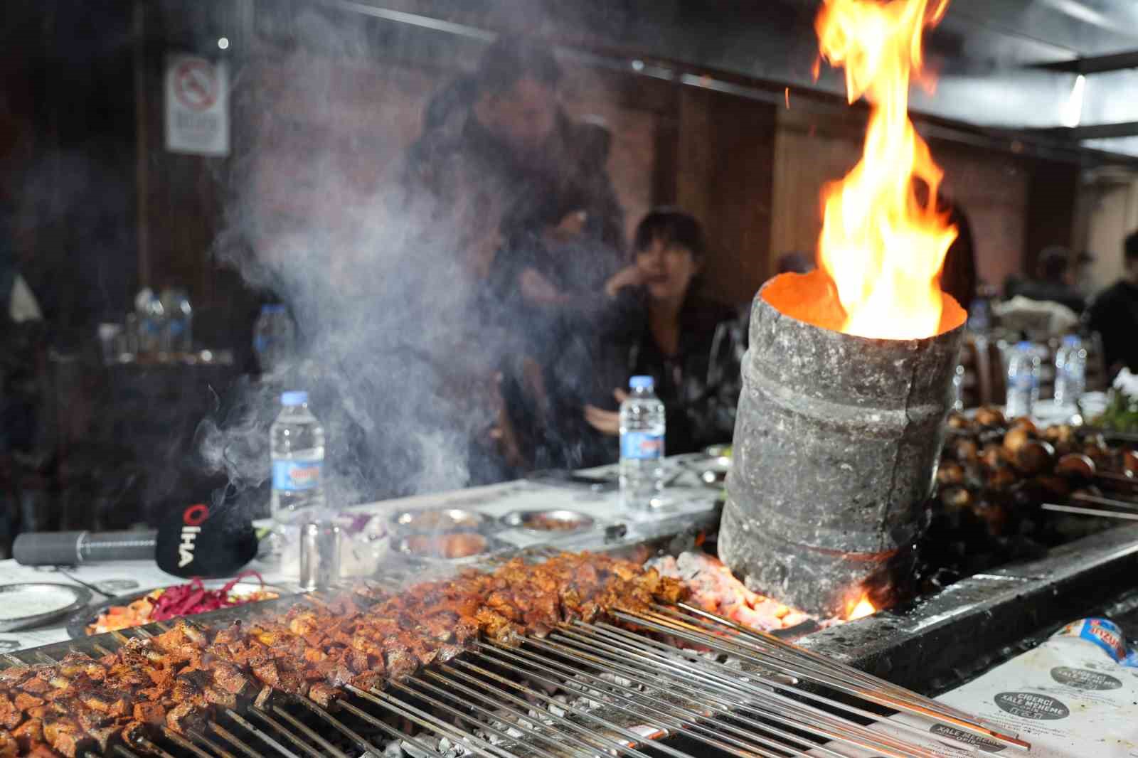 diyarbakirin tescilli ciger kebabi ramazanda da iftar ve sahurda tuketiliyor 7 YwATuOip