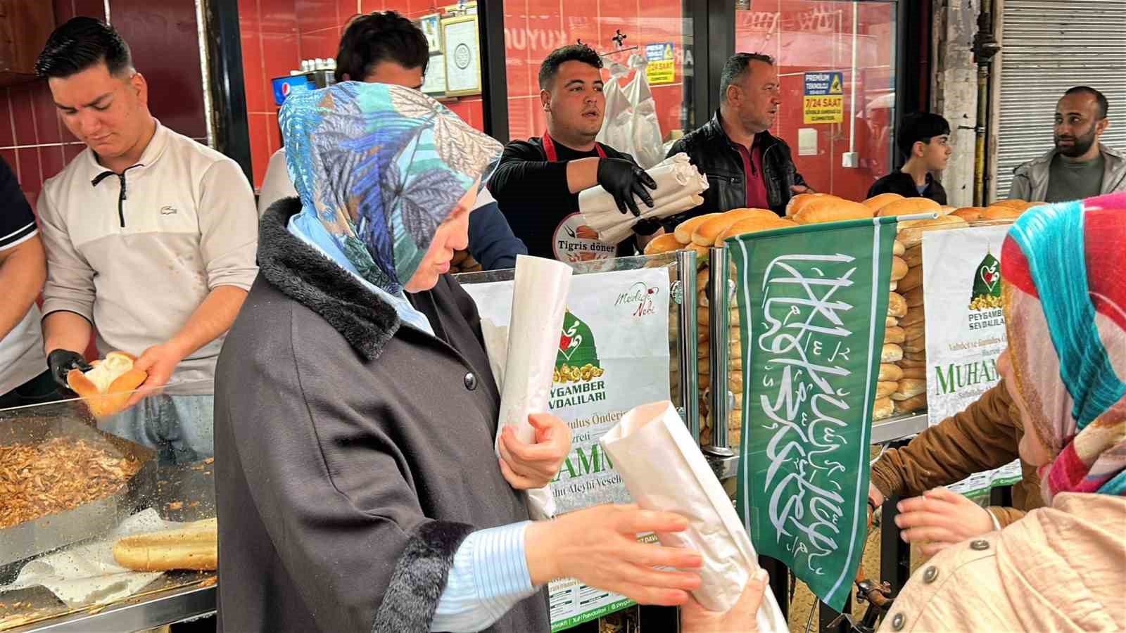 diyarbakirli esnaftan kutlu dogum haftasinda 2 bin kisiye doner ikrami 1 5BR671J9