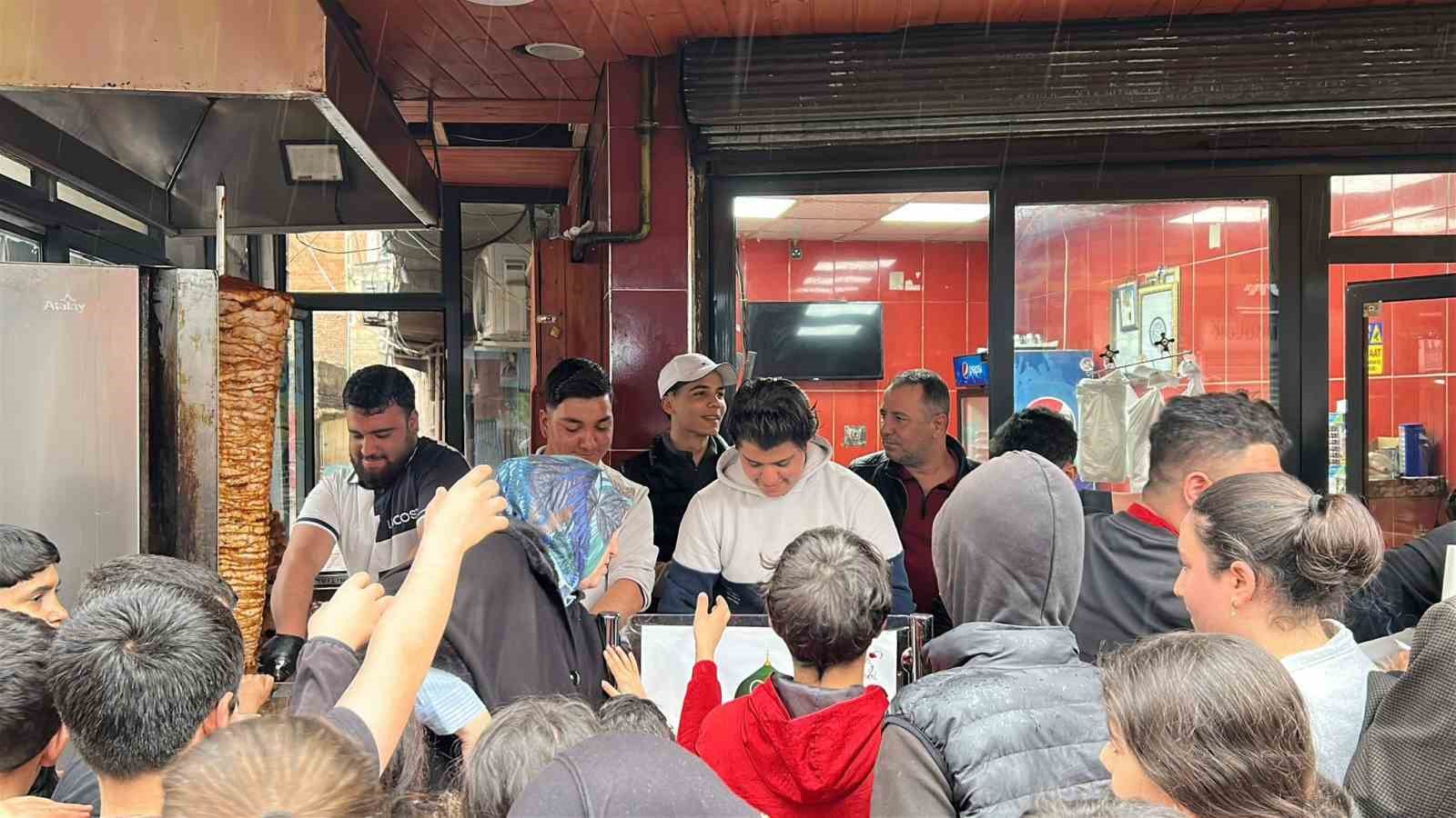 diyarbakirli esnaftan kutlu dogum haftasinda 2 bin kisiye doner ikrami 5 JNgiuw5K