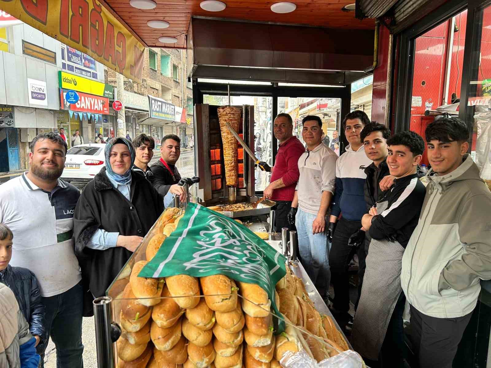 diyarbakirli esnaftan kutlu dogum haftasinda 2 bin kisiye doner ikrami 6