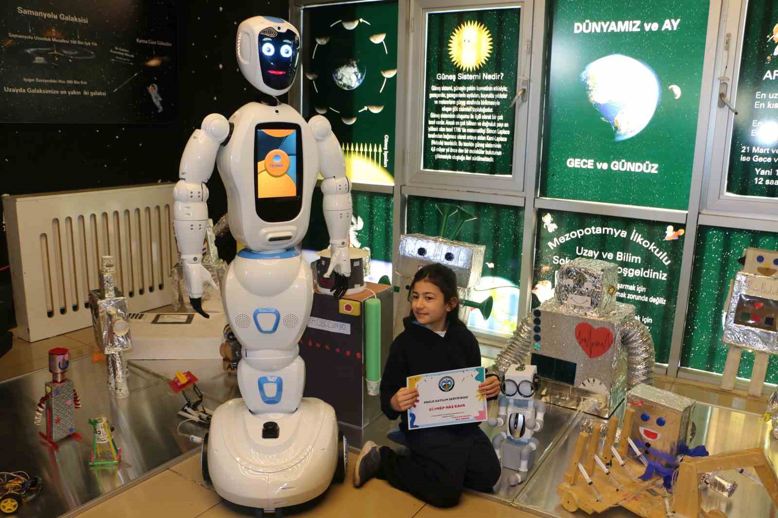 diyarbakirli ogrenciler atik malzemelerden robot yapti 2