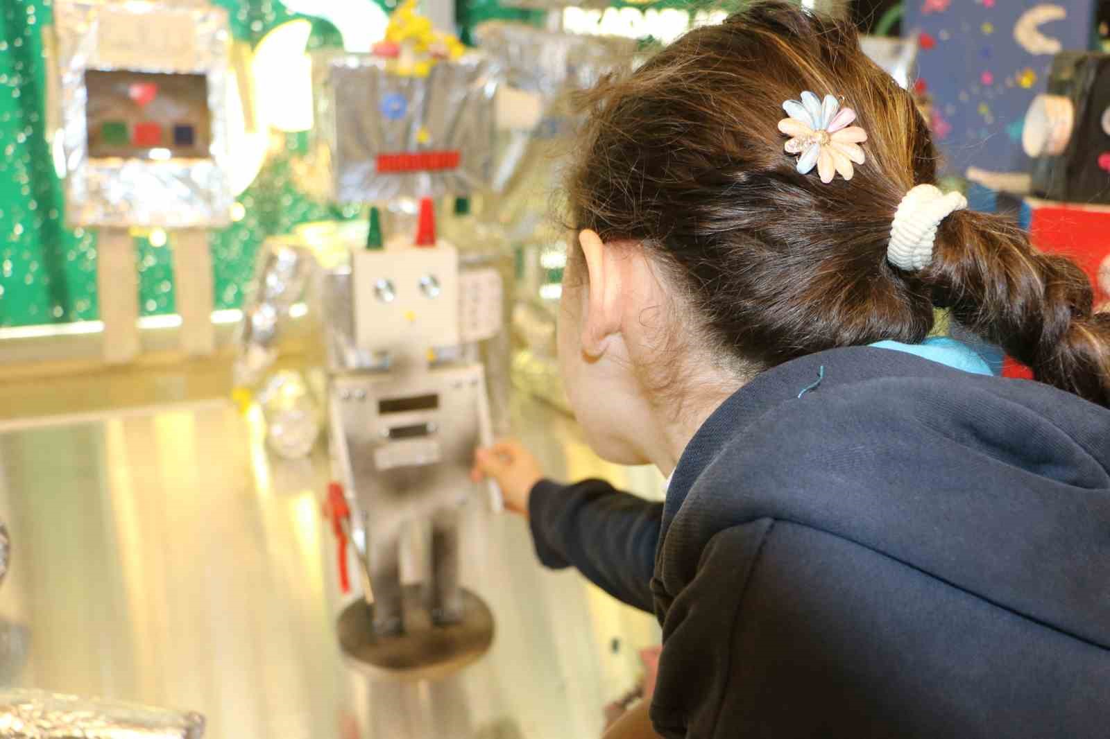 diyarbakirli ogrenciler atik malzemelerden robot yapti 7 DBRwtjWj
