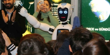 diyarbakirli-ogrenciler-atik-malzemelerden-robot-yapti-LzHmDsGI.jpg