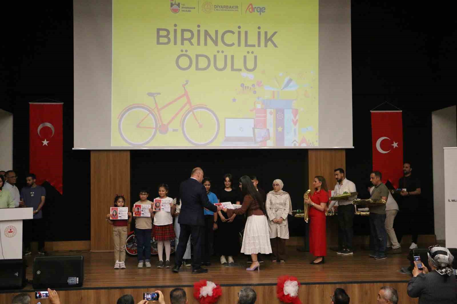 Diyarbakırlı öğrenciler ödüllerini aldı 4 diyarbakirli ogrenciler odullerini aldi 0 BtyUXVOr