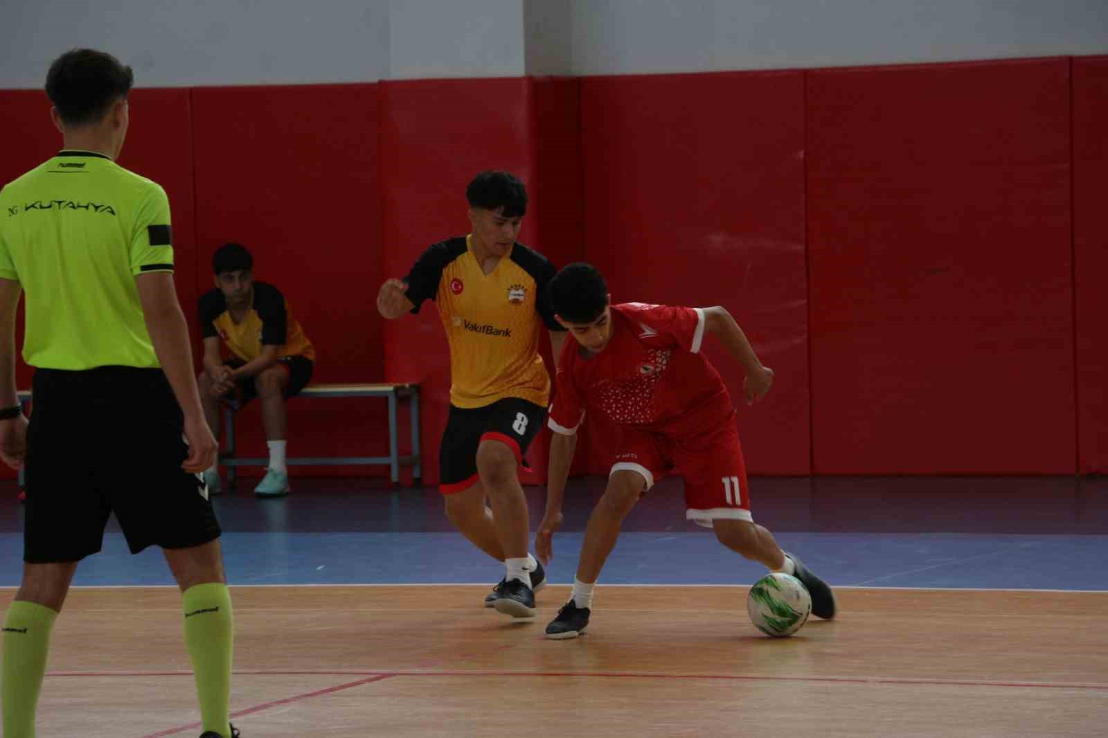 dmd hastasi berkay ve eren kardeslere futsal turnuvasi ile umut oldular 2 w8sLmyf4