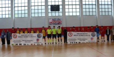dmd-hastasi-berkay-ve-eren-kardeslere-futsal-turnuvasi-ile-umut-oldular-kWvymEKl.jpg