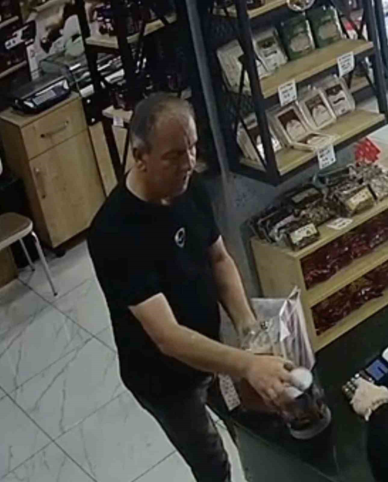 dmd hastasi cocuk icin toplanan paralari alip kayiplara karisti 3 4HSlvT5J