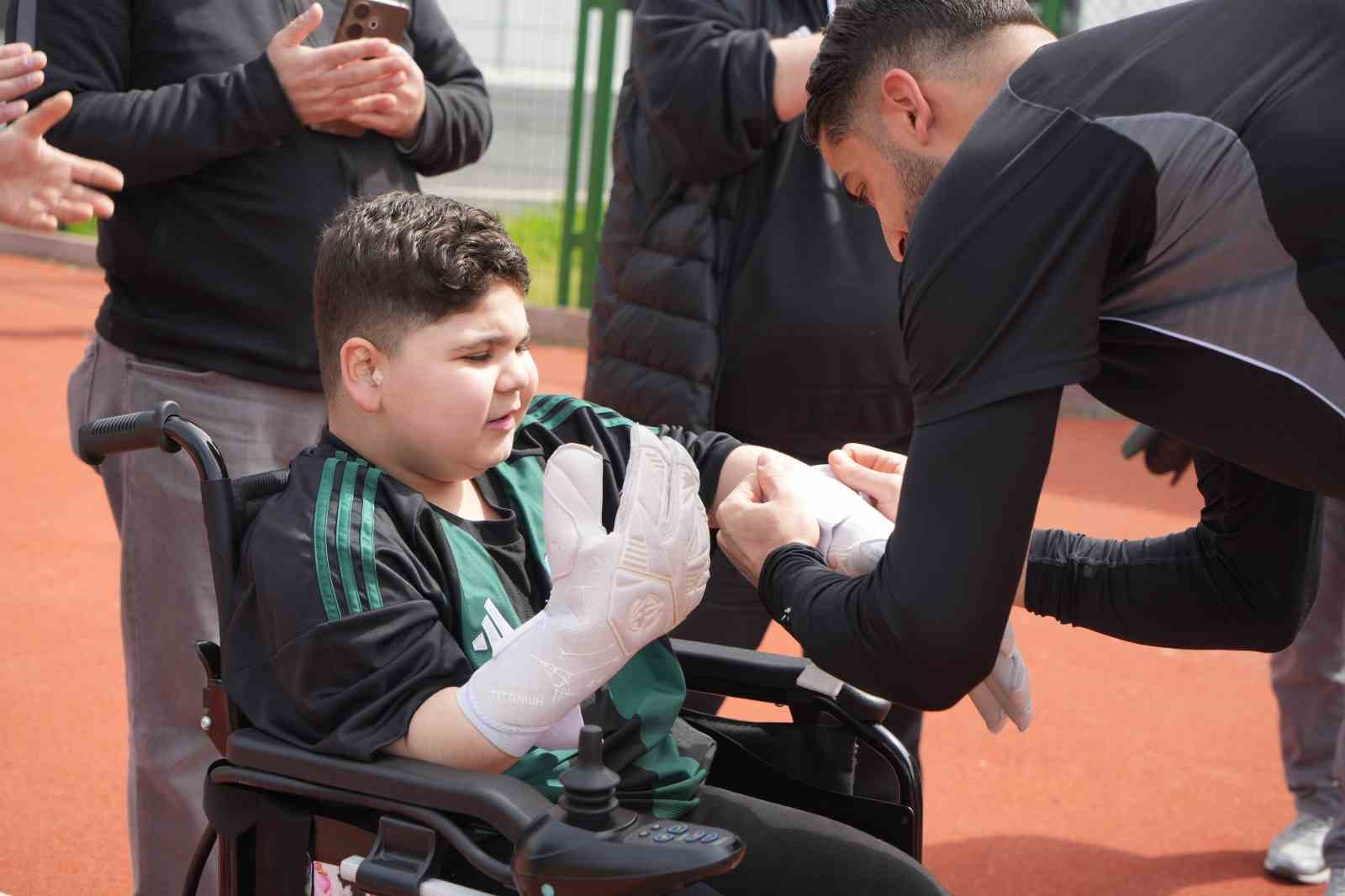 dmd hastasi erayin kocaelispor antrenmani heyecani 0 BqwCnqPZ