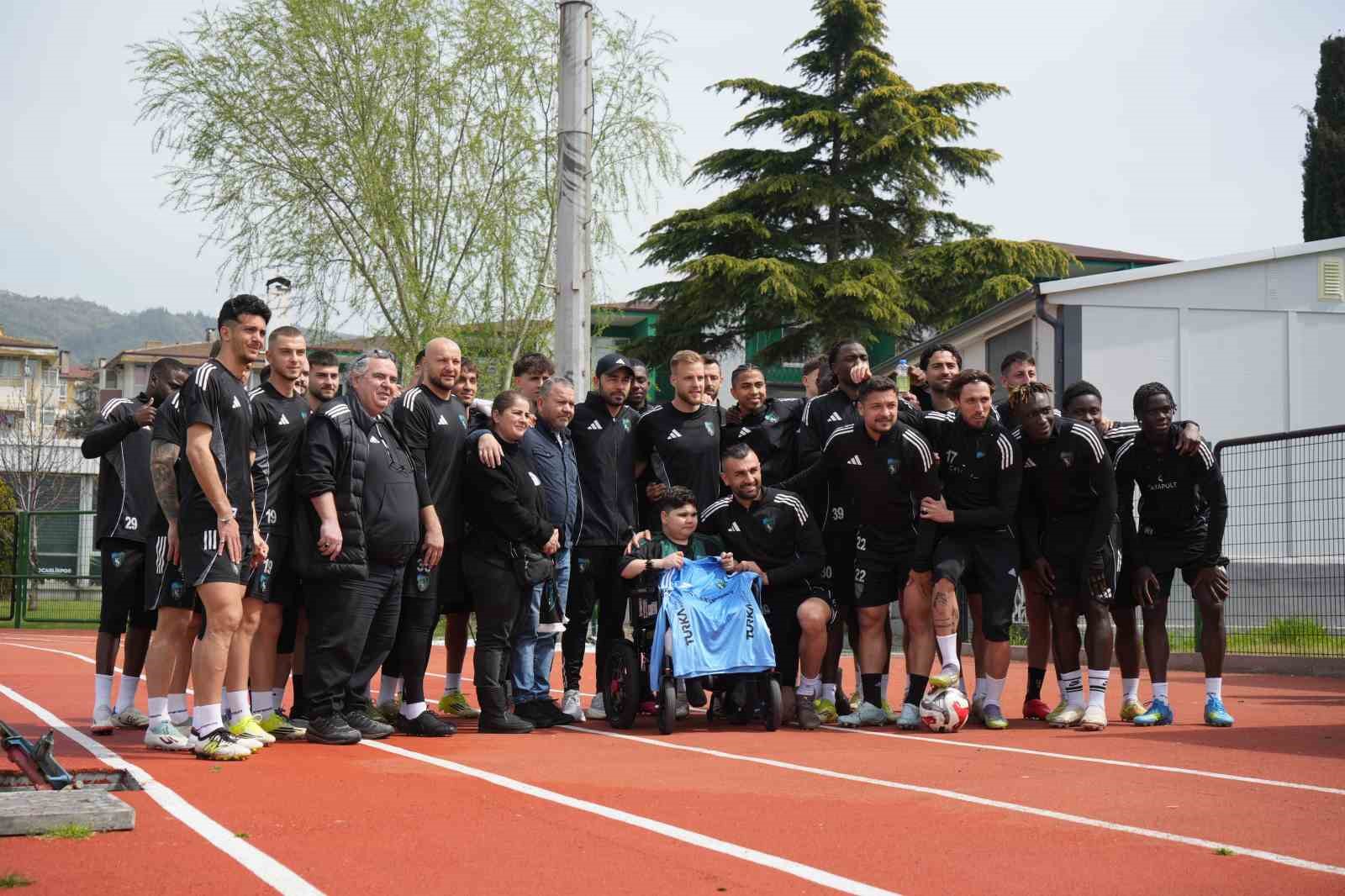 dmd hastasi erayin kocaelispor antrenmani heyecani 2 rddTnjb6