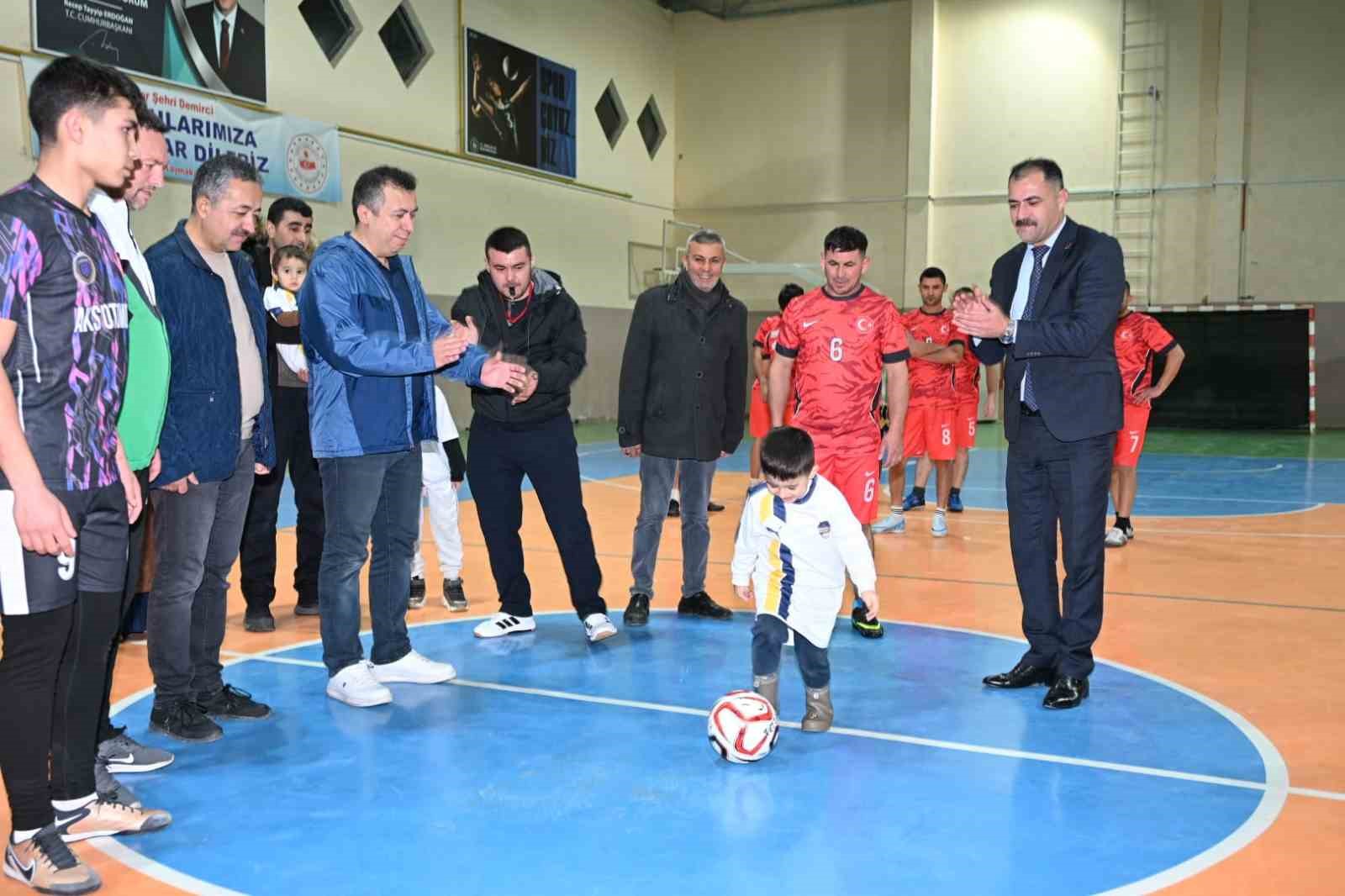 dmd hastasi rahmi kerem icin duzenlenen futsal turnuvasi basladi 1 JnEYibSR