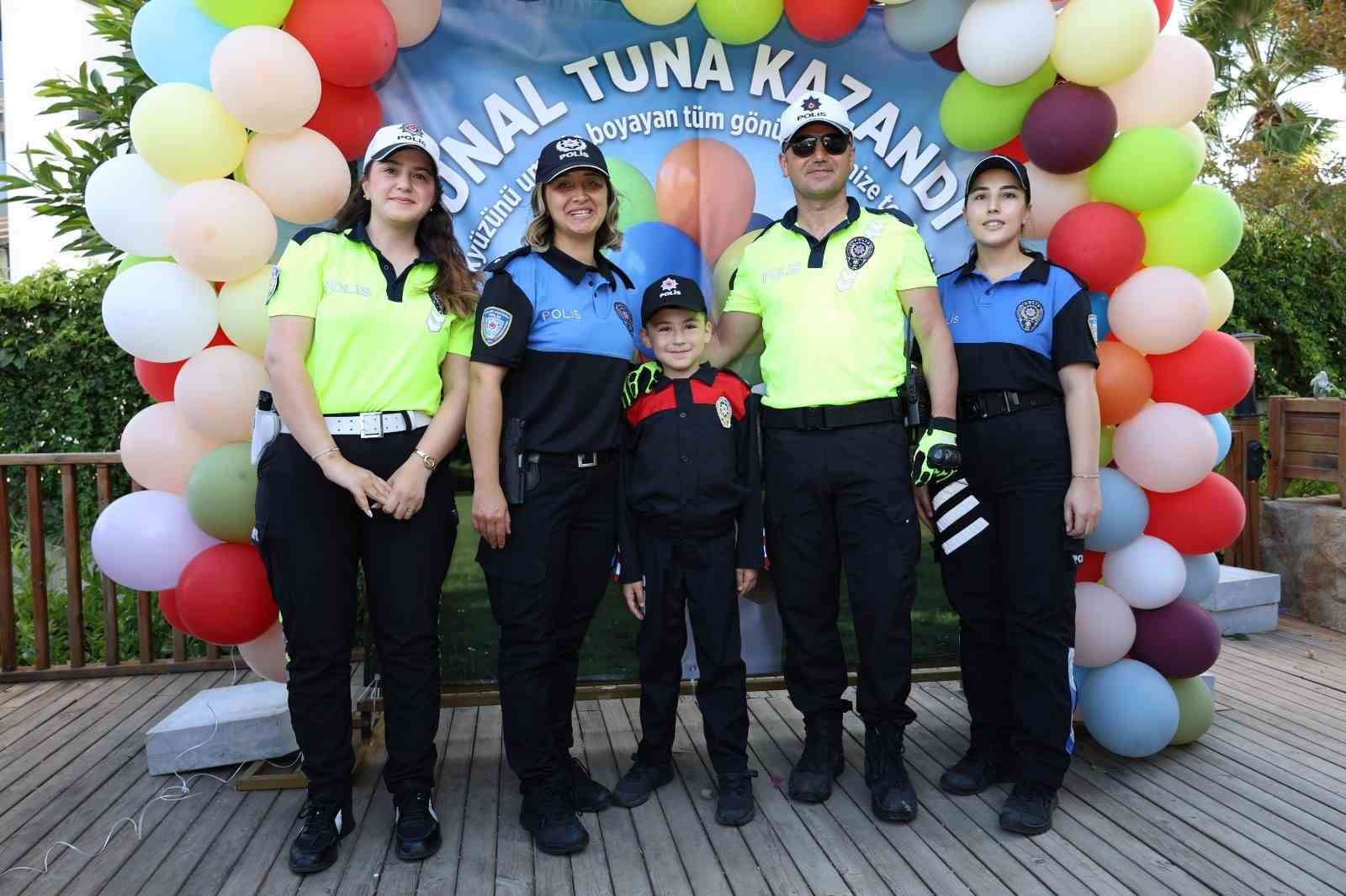 DMD hastası Ünal’ın polis olma hayali gerçek oldu 5 dmd hastasi unalin polis olma hayali gercek oldu 1
