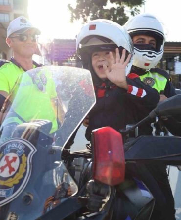 dmd-hastasi-unalin-polis-olma-hayali-gercek-oldu-58vzEtIC.jpg