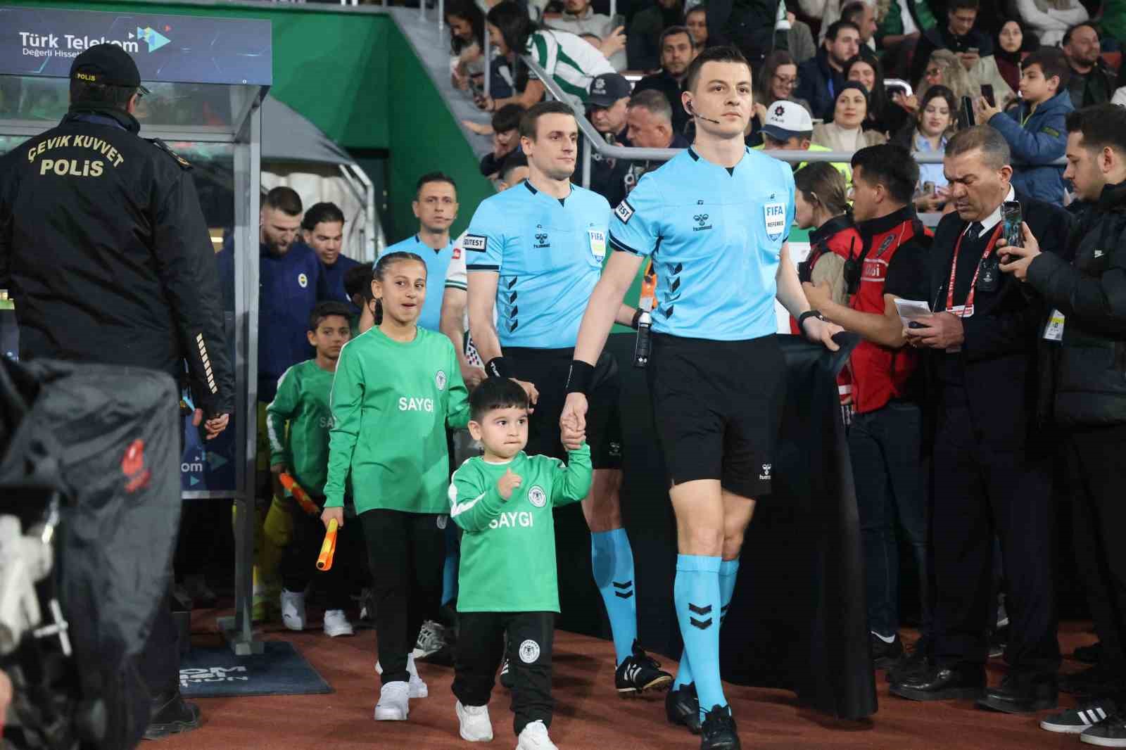 DMD kas hastası minik Mehmet için Konyaspor-Fenerbahçe maçının seremonisinde farkındalık oluşturuldu 5 dmd kas hastasi minik mehmet icin konyaspor fenerbahce macinin seremonisinde farkindalik olusturuldu 1 AP8Zv5ry