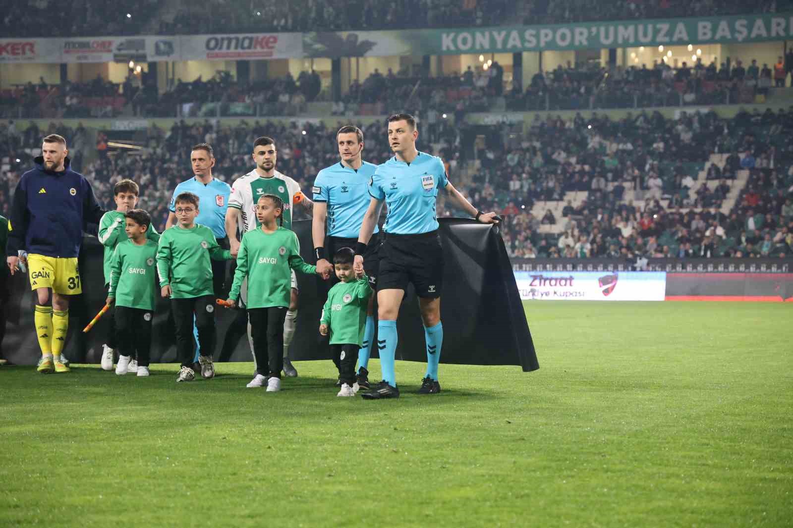 DMD kas hastası minik Mehmet için Konyaspor-Fenerbahçe maçının seremonisinde farkındalık oluşturuldu 6 dmd kas hastasi minik mehmet icin konyaspor fenerbahce macinin seremonisinde farkindalik olusturuldu 2 b3gegtHk