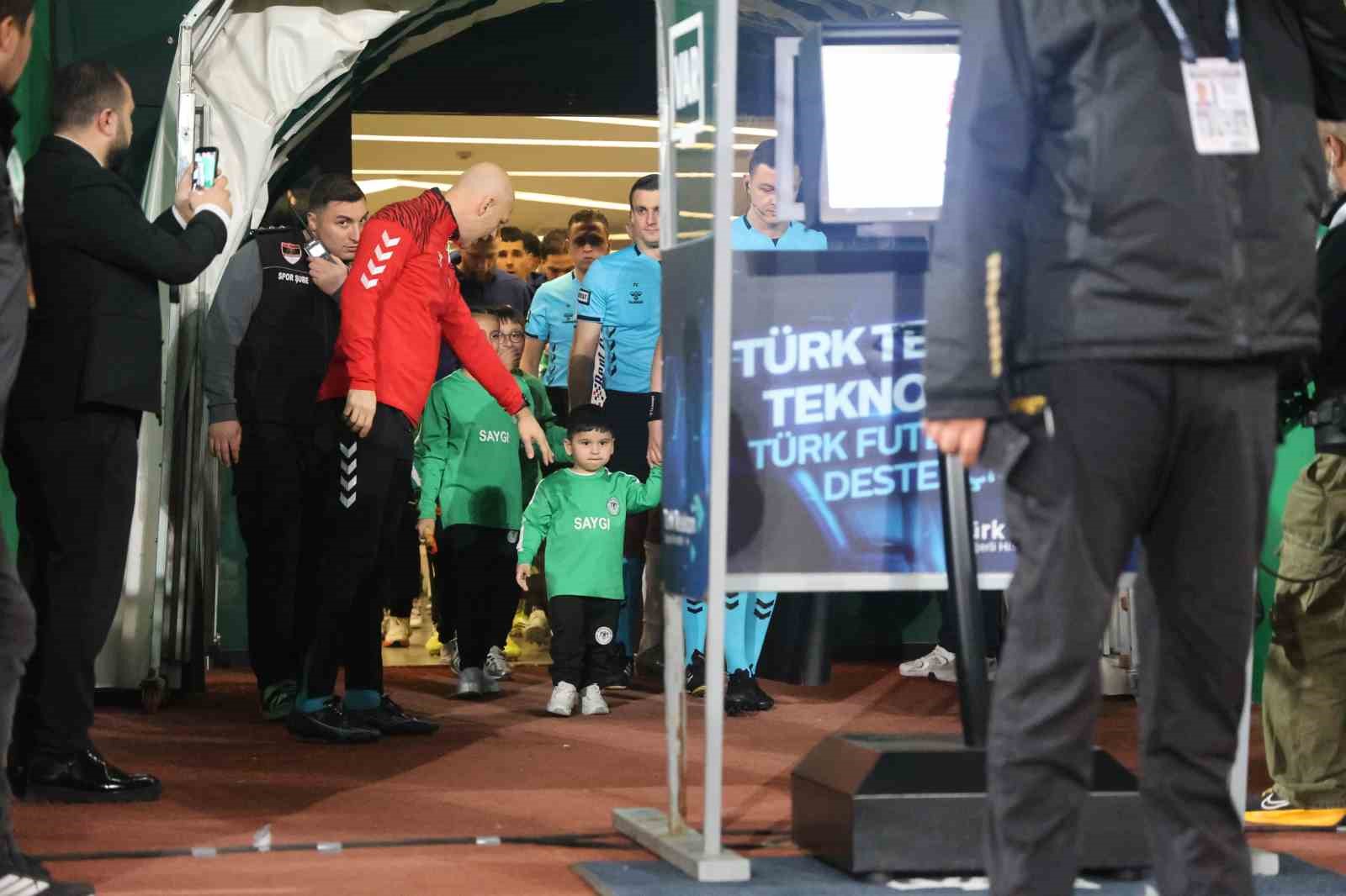 DMD kas hastası minik Mehmet için Konyaspor-Fenerbahçe maçının seremonisinde farkındalık oluşturuldu 7 dmd kas hastasi minik mehmet icin konyaspor fenerbahce macinin seremonisinde farkindalik olusturuldu 3 LBbaZHa6