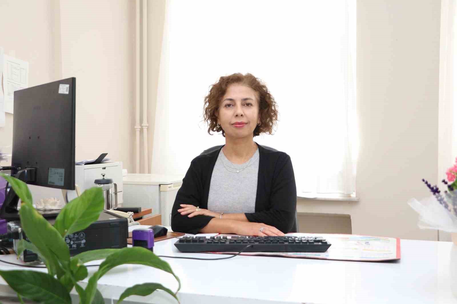 doc dr durak kekemelik tedavisinin ilk adimi sabirla dinlemektir 0 tYsewc1s