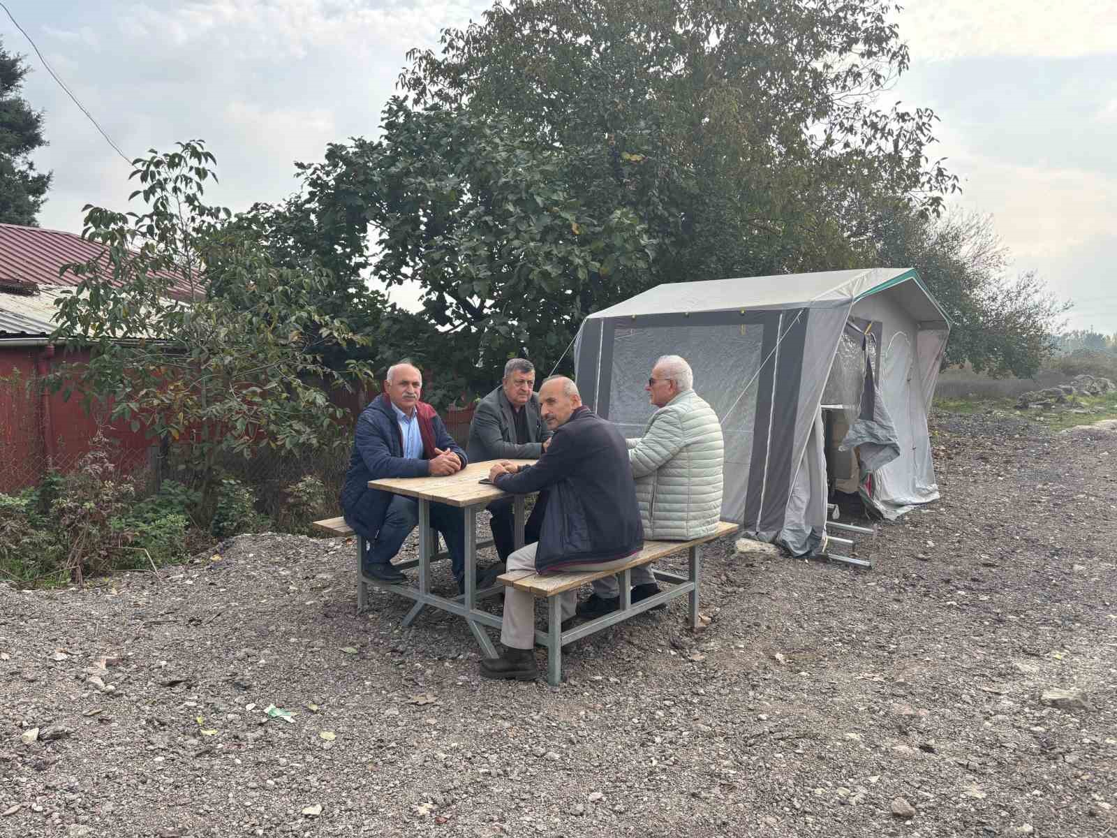 doga harikasi kartepeye demir celik hanceri vatandas cadir kurdu 3 XkuWKWbH