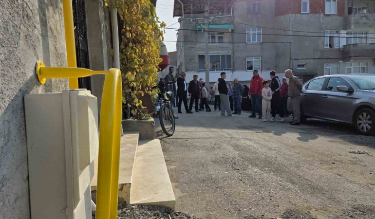 dogal-gaz-10-metre-otede-mahalleli-yillardir-beklemede-l5fWbwWn.jpg