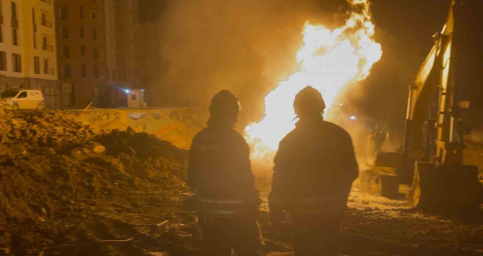 dogal gaz patlamasiyla cikan yanginda 2 isci yaralandi 1 rCqLaibc