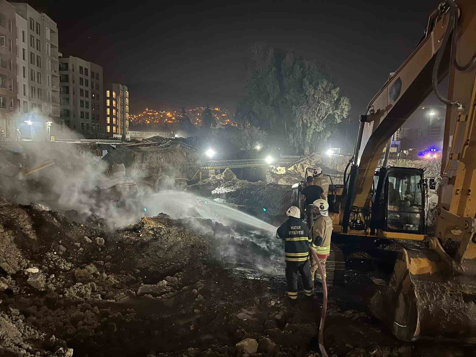 dogal gaz patlamasiyla cikan yanginda 2 isci yaralandi 2 l3suyPpQ