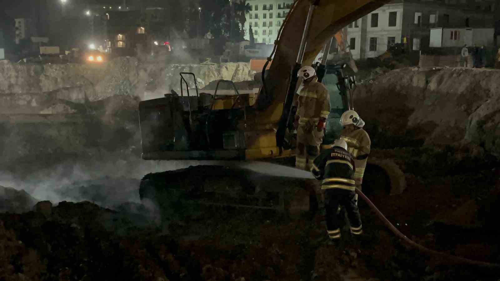 dogal gaz patlamasiyla cikan yanginda 2 isci yaralandi 3 nQAtHdBl