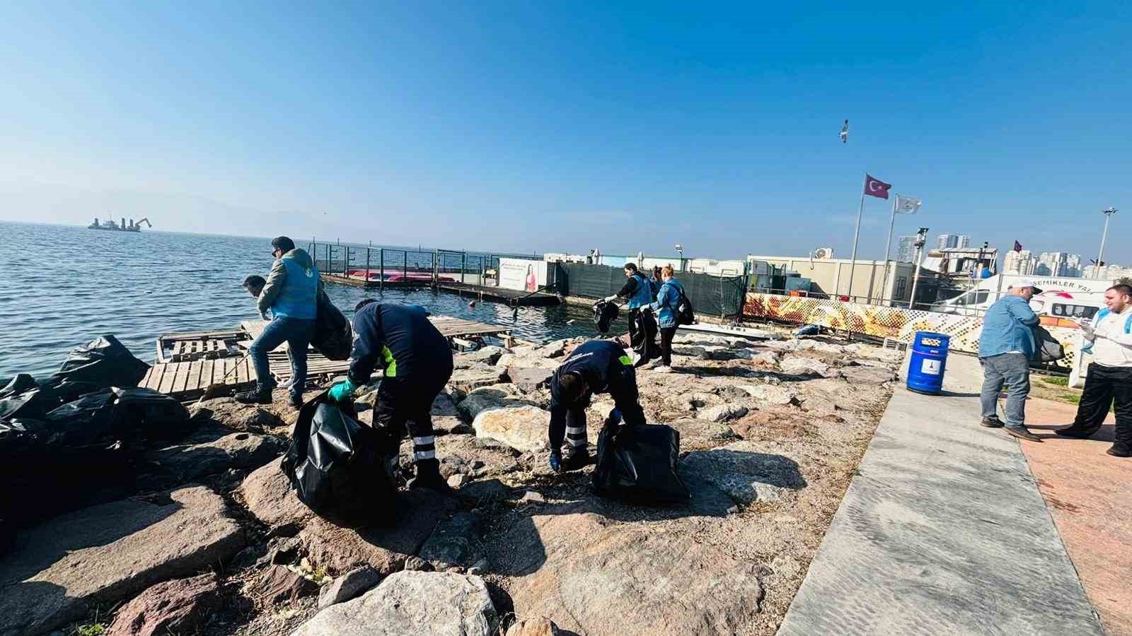 dogaseverler karsiyakada kiyi temizligi yapti 0