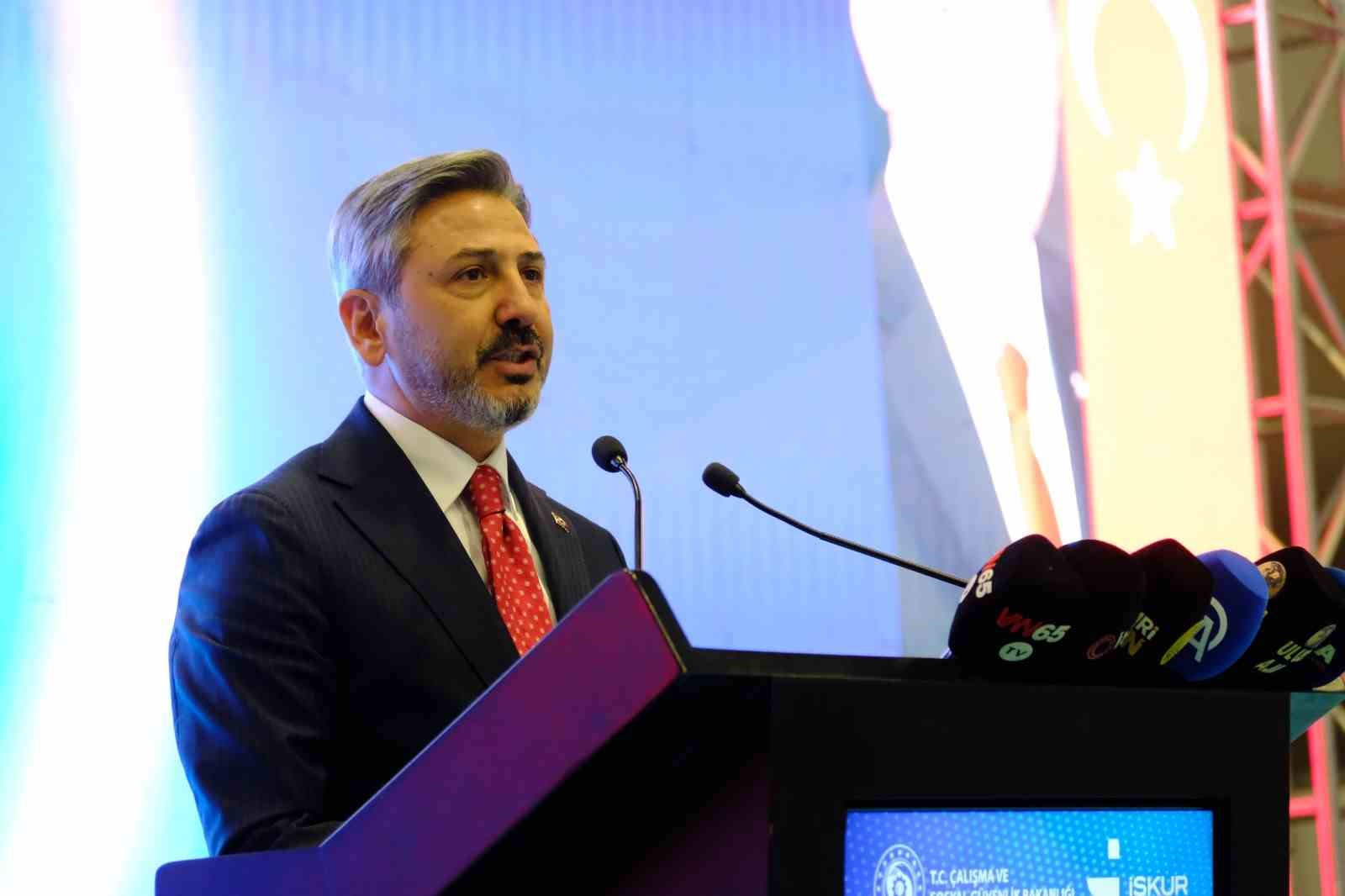 dogu anadolu kariyer fuari kapilarini acti 4
