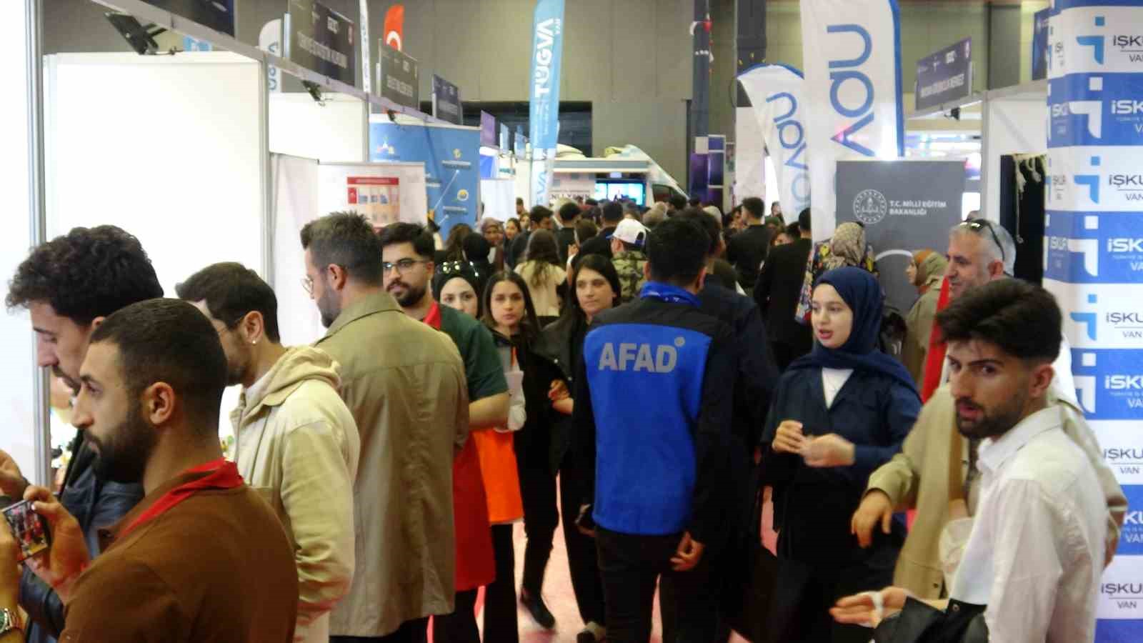 Doğu Anadolu Kariyer Fuarı’na yoğun ilgi 5 dogu anadolu kariyer fuarina yogun ilgi 1 pEfqHWjy