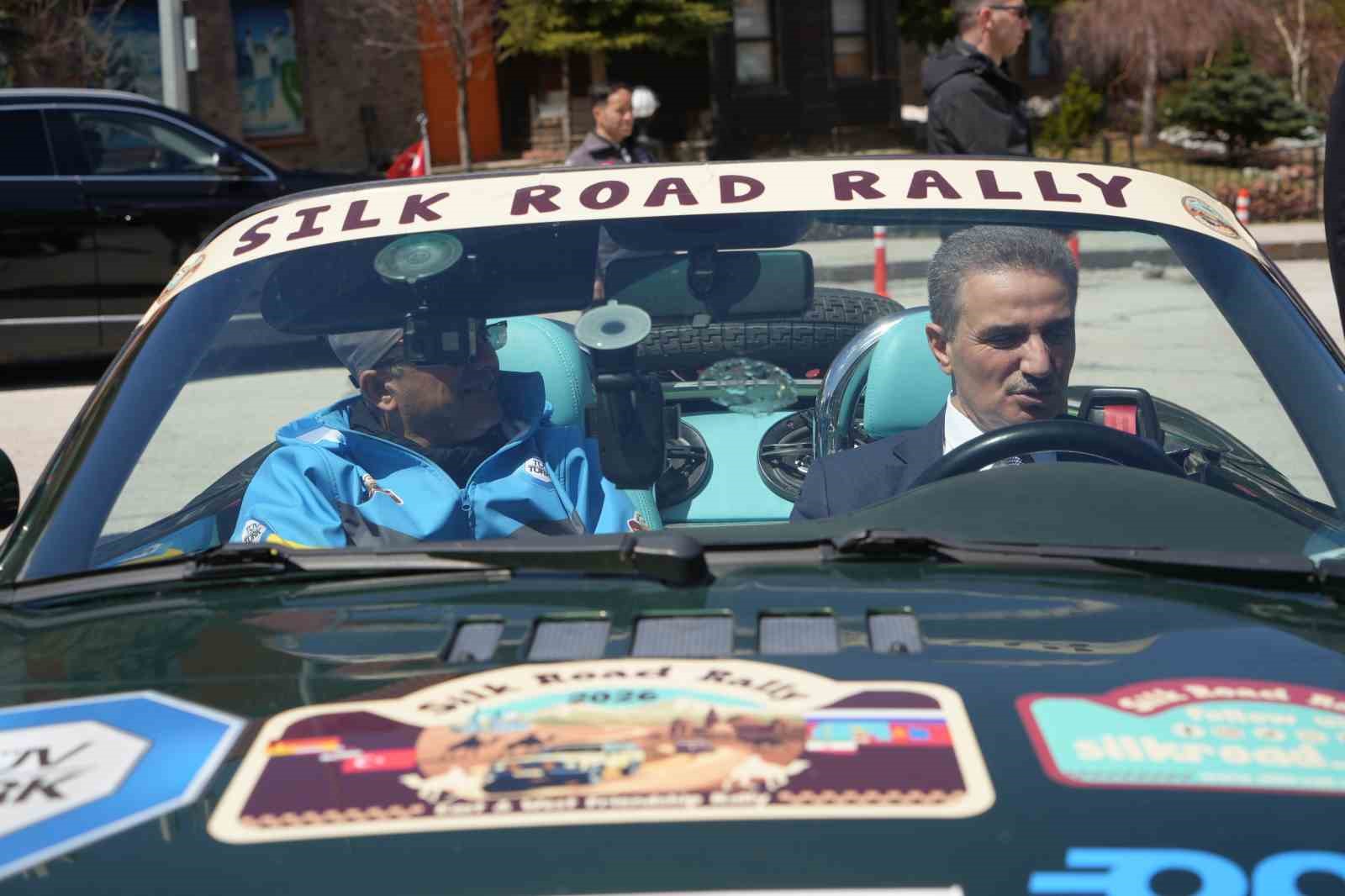 Doğu-Batı Dostluk ve İpek Yolu Rallisi Erzurum’dan Kars’a hareket etti 9 dogu bati dostluk ve ipek yolu rallisi erzurumdan karsa hareket etti 5 VVvEYd5l