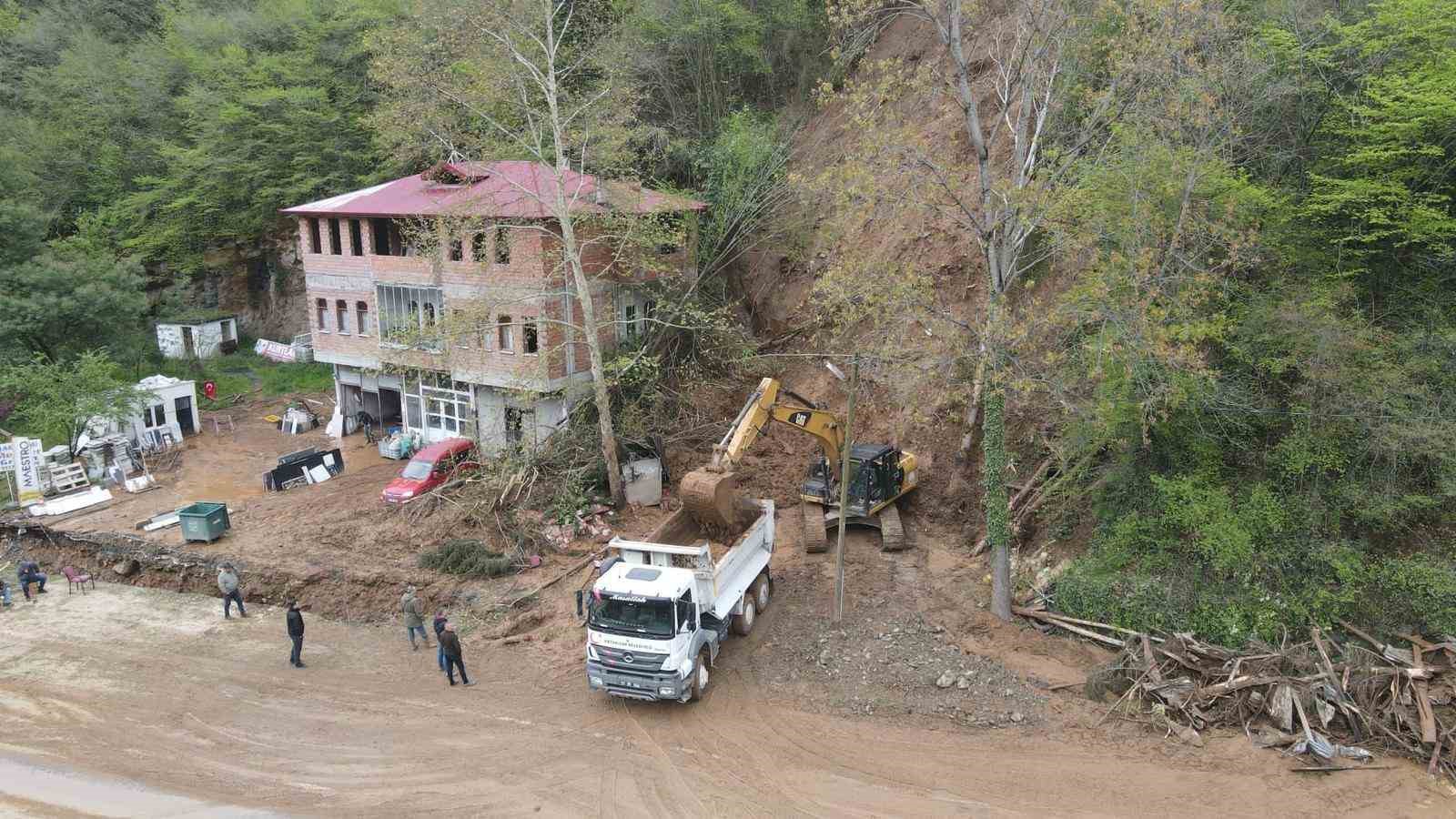 Doğu Karadeniz Bölgesi’nde son günlerde değişken hava şartları, sel ve heyelan riskini beraberinde getiriyor 6 dogu karadeniz bolgesinde son gunlerde degisken hava sartlari sel ve heyelan riskini beraberinde getiriyor 3GOMJGr1