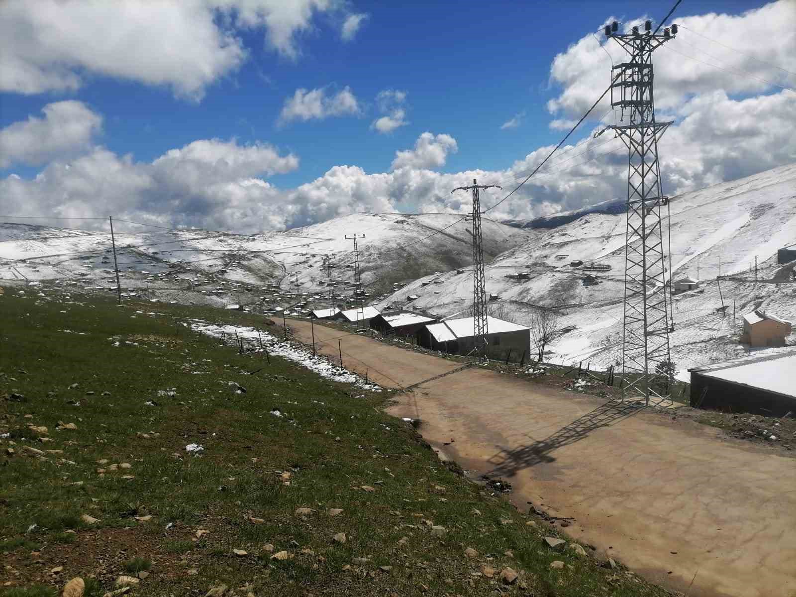 Doğu Karadeniz yaylalarına kış geri geldi 4 dogu karadeniz yaylalarina kis geri geldi 0 BMvhJv26