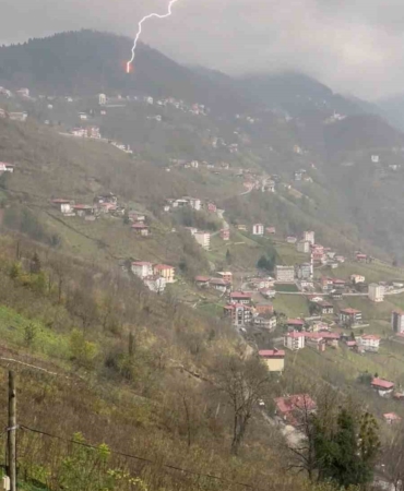 dogu-karadenizde-simsekler-cep-telefonlarina-yansidi-BaiILpVX.jpg