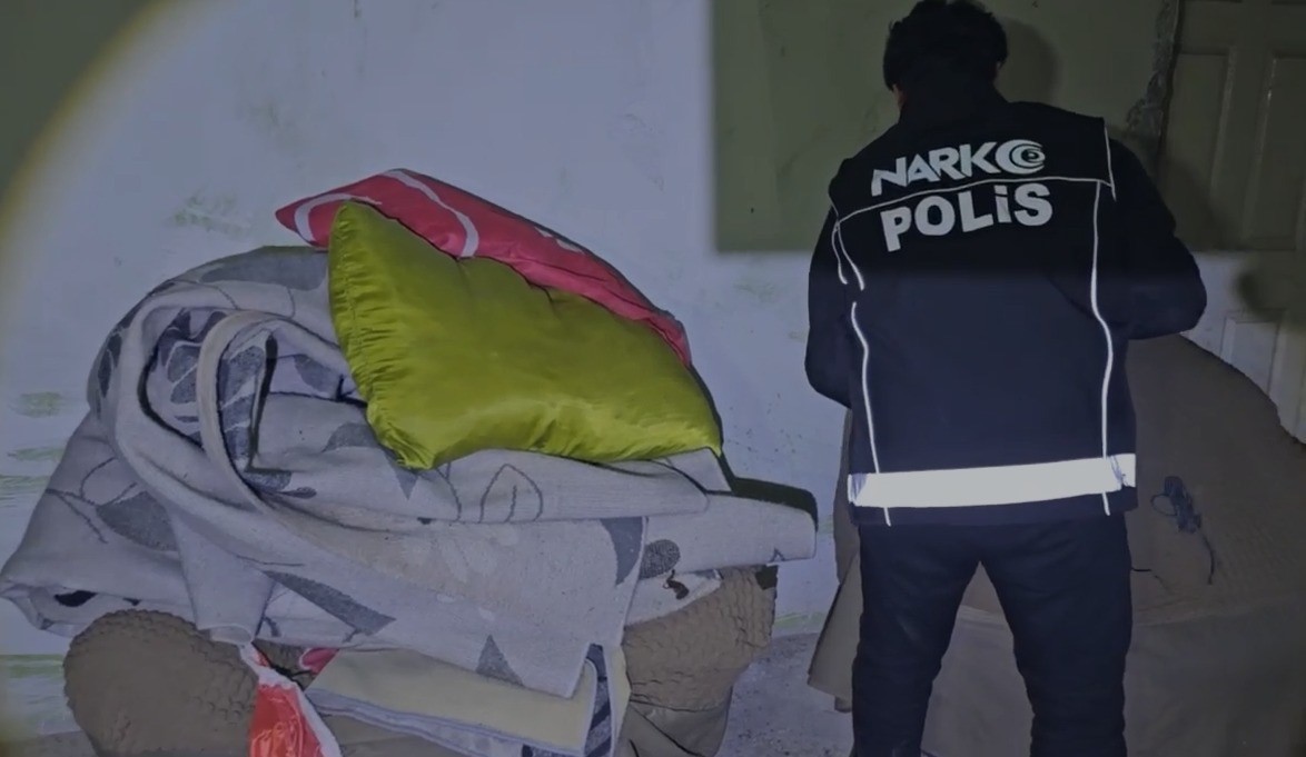 Doğubayazıt’ta 3 kilo 154 gram skunk ele geçirildi 7 dogubayazitta 3 kilo 154 gram skunk ele gecirildi 3 JkVngtfm