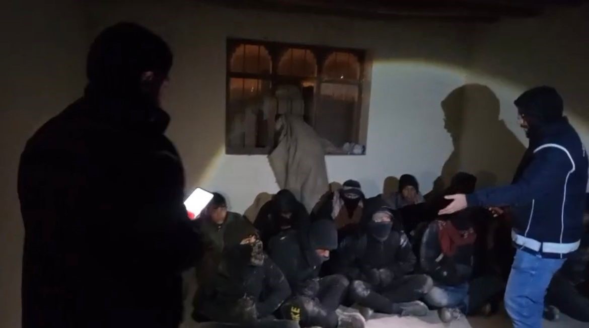 dogubayazitta gocmen kacakciligi operasyonu 14 duzensiz gocmen yakalandi 0 XwfCaq33