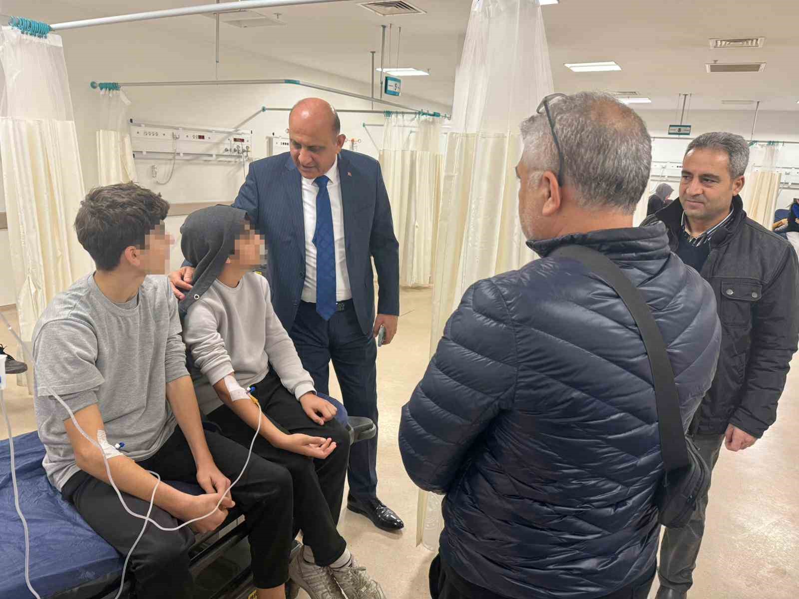 dogum gunu nedeniyle dagitilan cikolatalari yiyen 10 ogrenci hastaneye kaldirildi 1 CbDWrJnV