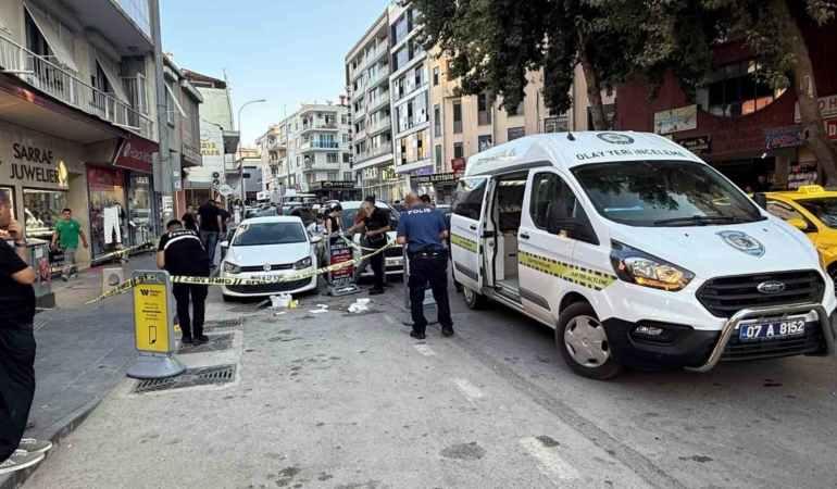 dogum-gununde-hayatinin-sokunu-yasadi-pastayla-yanina-gelen-kocasi-gozleri-onunde-kursun-yagmuruna-tutuldu-K89X5VHd.jpg