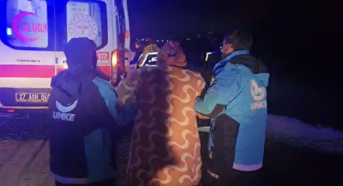 dogum sancisi baslayan kadinin imdadina karli yollari asan umke ekipleri yetisti 0 wL6nIkaF